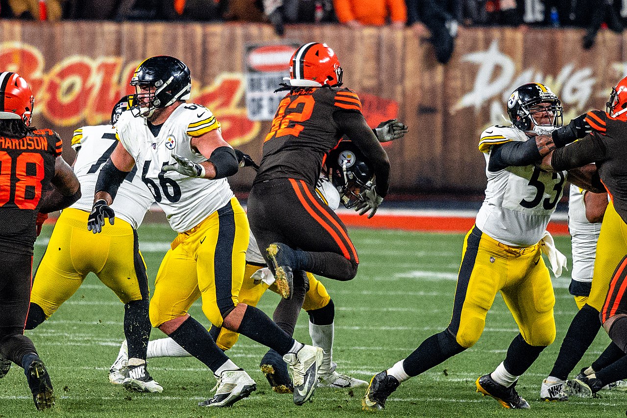 The Turnpike Rivalry: The Pittsburgh Steelers and the Cleveland Browns